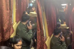 Howrah Train's AC Coach 'Hijacked' By Ticketless Passengers, Railways Responds to Viral Video