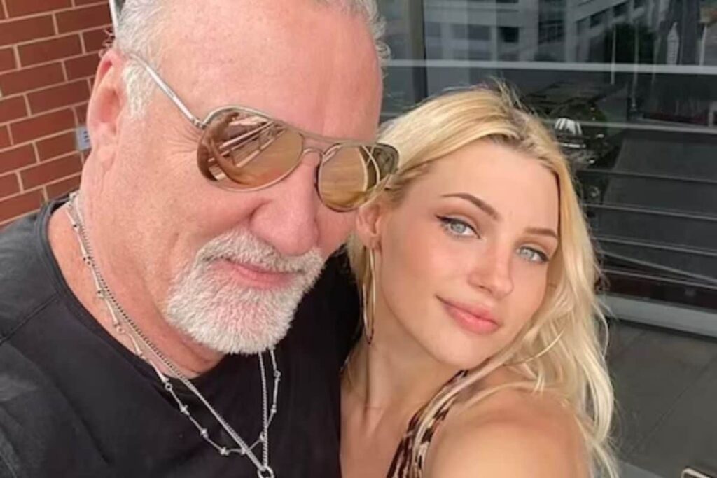 62-year-old Man And 23-year-old Woman Meet On Tinder, Plan To Tie The Knot