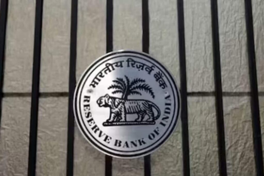 RBI Imposes Fines On 4 Banks, Revokes Urban Cooperative Bank's Operating License