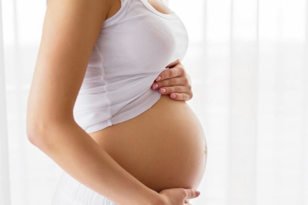 Woman's Severe Stomach Pain Turns Out To Be A 23-Week Pregnancy