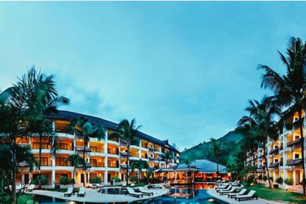 Looking To End the Year in Style? Jet Off to These 5 Places For The Perfect Holiday