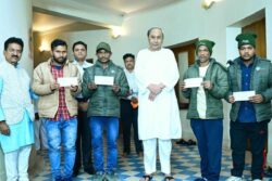 Odisha CM Gives Rs 2 Lakh Each to 4 Workers Rescued from Uttarakhand's Silkyara Tunnel