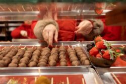 Mindful Eating During Christmas: 10 Tips For Diabetics