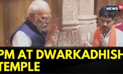 PM Modi News  | Prime Minister Narendra Modi Offers Prayers At Dwarkadish Temple In Dwarka | News18