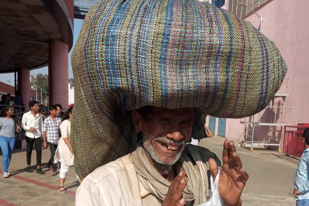 'Inappropriately Dressed' Farmer Barred from Using Bengaluru Metro Services, Security Supervisor Sacked