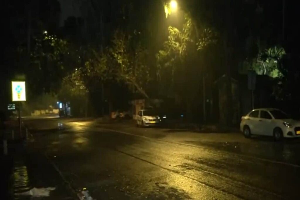 Early Morning Rains Bring Down Temp In Delhi-NCR; More Showers Likely Today