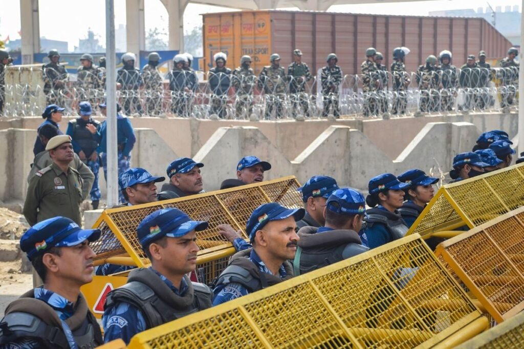 Farmers' Protest: Police Remove Barrier for Commuters at Singhu, Tikri Borders