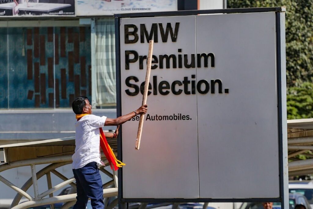 Siddaramaiah Sarkar Puts Stamp on 'Kannadiga Pride' as New Law Makes 60% Kannada Mandatory on Signboards