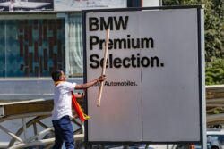 Siddaramaiah Sarkar Puts Stamp on 'Kannadiga Pride' as New Law Makes 60% Kannada Mandatory on Signboards