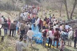 Major Accident in Kasganj: On Way to Bathe in Ganga, 20 Devotees from UP Killed as Tractor-Trolley Falls in Pond
