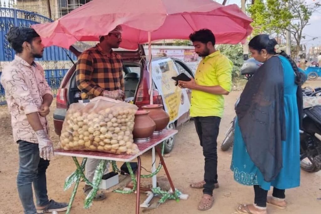 In Thanjavur, Two College Students Start Part-time Panipuri Business To Fight Poverty