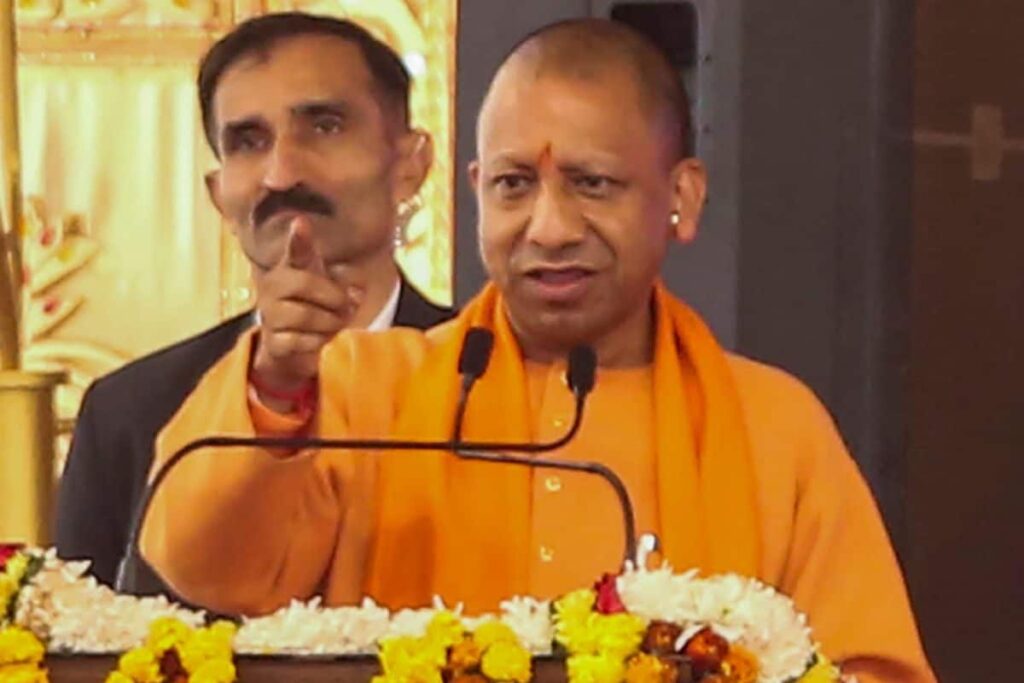 Police Car Securing Route for CM Yogi's Convoy Meets With Accident in Lucknow While Trying to Save Dog, 13 injured
