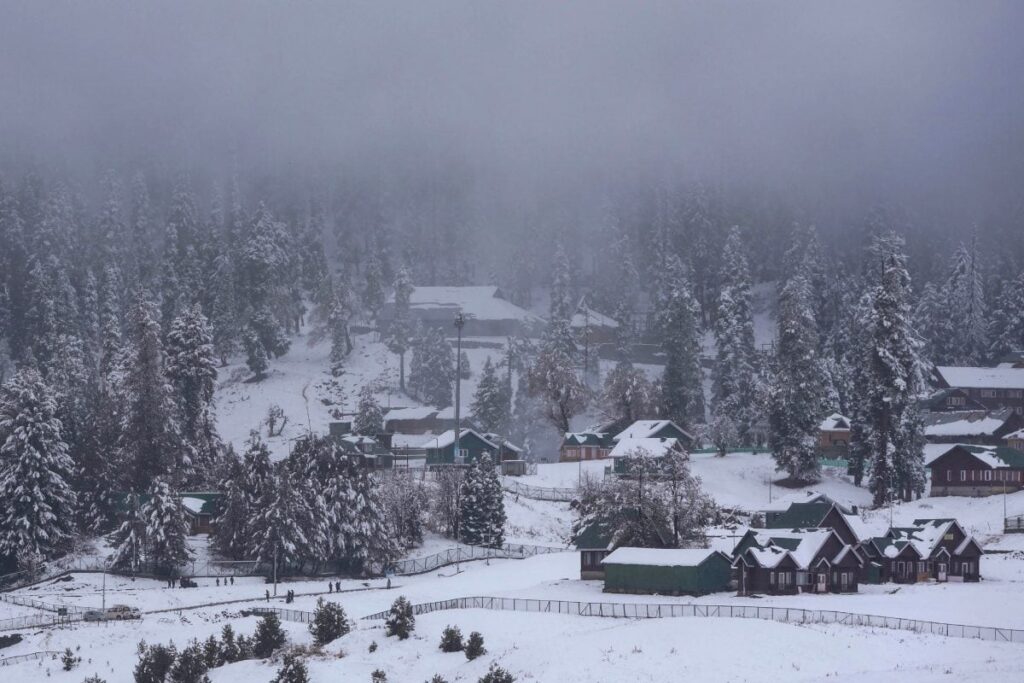 One Dead, Two Missing After Massive Avalanche Hits J&K's Gulmarg