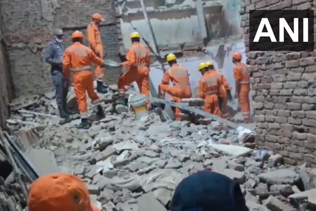 Delhi Building Collapse: 2 Killed, 1 Critical as Two-Storey 'Old' Construction Falls