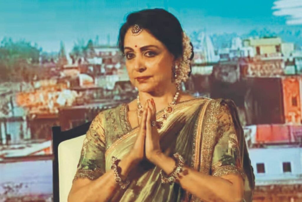 'Holi Ke Din...': Hema Malini Celebrates Holi in Vrindavan; Wishes Fans In A Unique Way | Watch