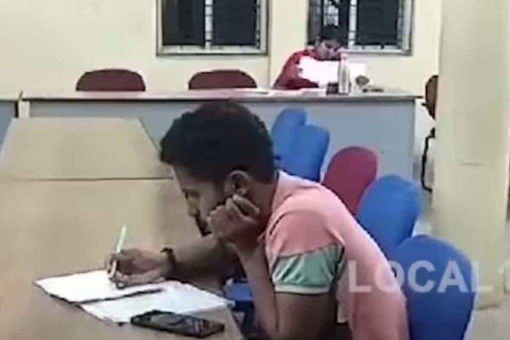 This Uttara Kannada Central Library Is Open For Office-going People Until Midnight