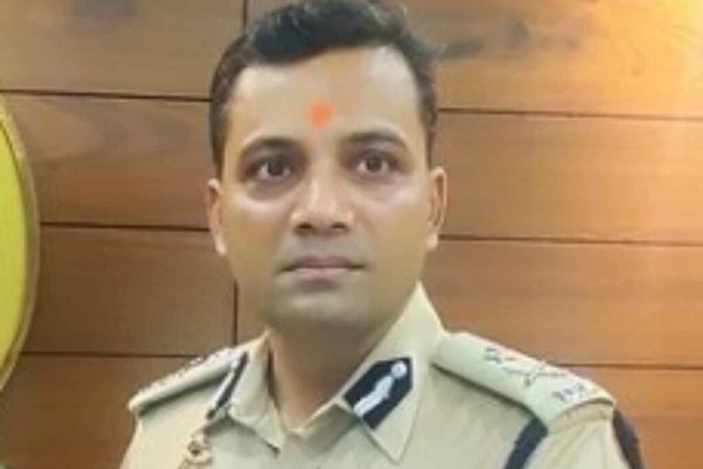 Maharashtra Govt Appoints IPS Officer Sandeep Karnik as Head of SIT to Probe Maratha Quota Violence