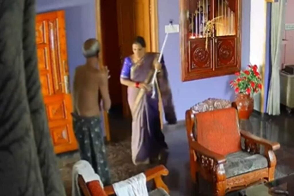 Caught on Cam: Karnataka Woman Thrashes 87-year-old Father-in-law With Walking Stick, Arrested