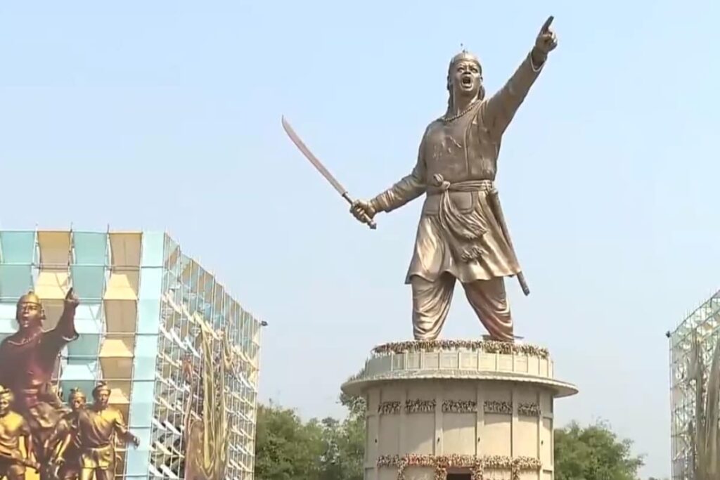 'Virasat Bhi, Vikas Bhi': In Traditional Attire, Modi Unveils Statue of 'Veer Yodha' Lachit Borphukan; Participates in Ahom Ritual
