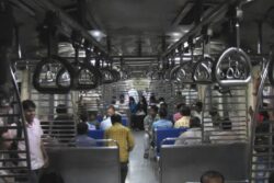 Mumbai: Signal Glitch Hits Local Trains on Western Railway; Causes Overcrowding