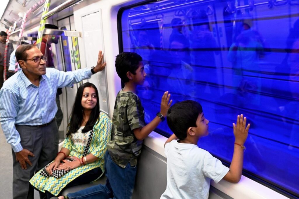 Kolkata: India's First Underwater Metro Records Over 70,000 Passengers on First Day