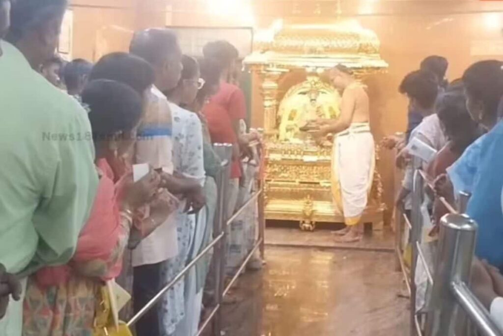 In Puducherry, Class 10 Students Visit Sri Lakshmi Hayagreeva Temple Before Board Exams