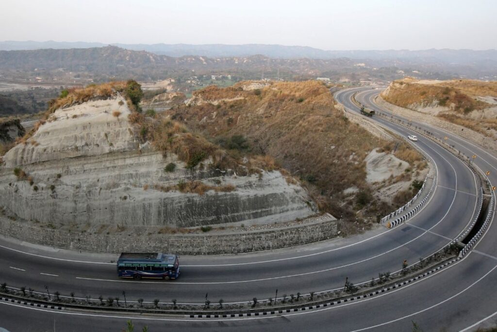 Road Building Improves to Over 27 Km Per Day in 2023-24, Spending Up to Rs 700 Crore Daily