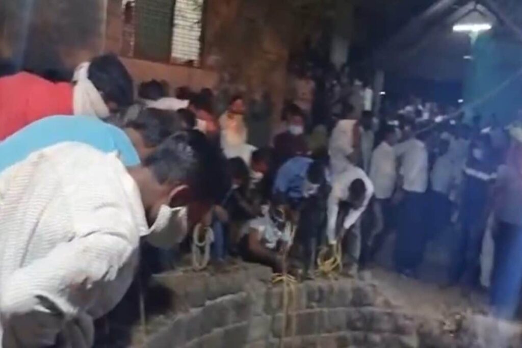 5 Persons Die Trying To Save Cat From Abandoned Well Used As Biogas Pit In Ahmednagar