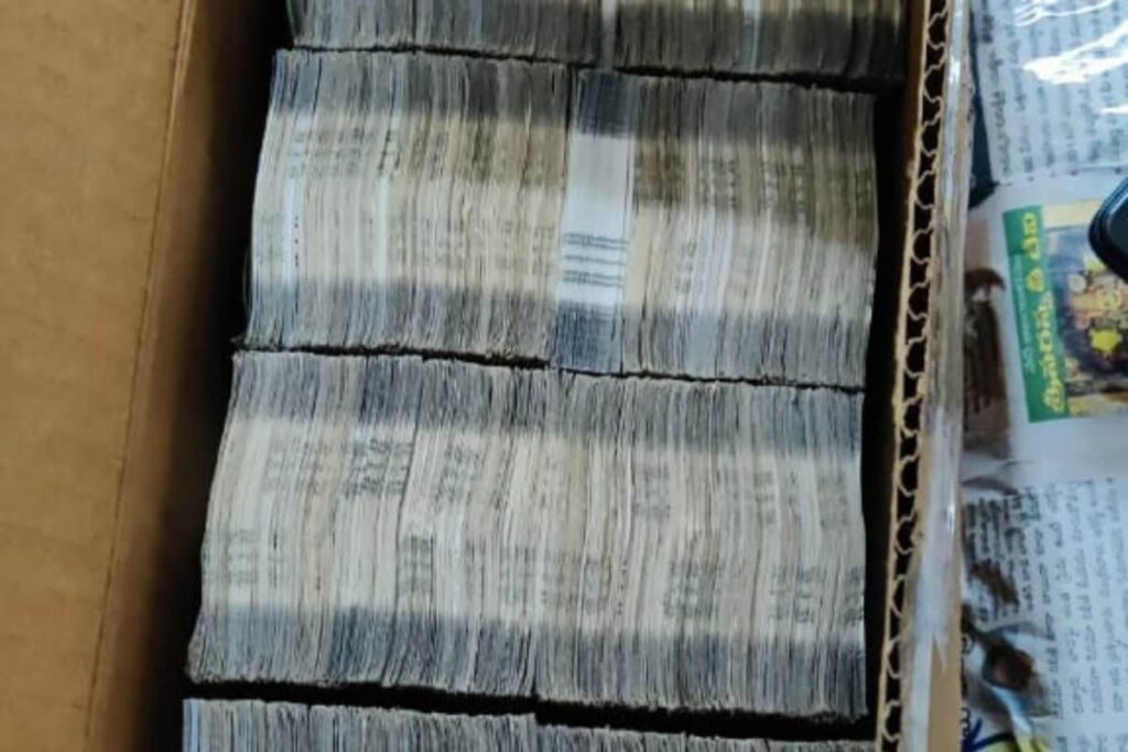 Rs 3.90 Cr Cash Seized from Three Persons Suspected to Be Supporters of BJP Candidate in TN