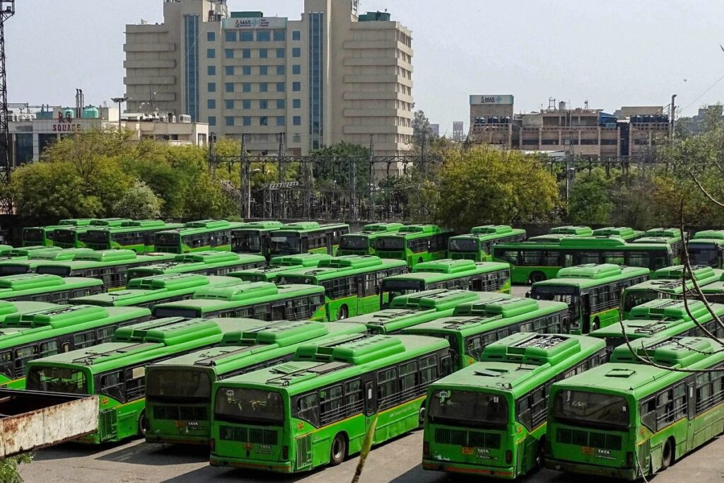 18 Injured as DTC Bus Hits Signage Pole in West Delhi