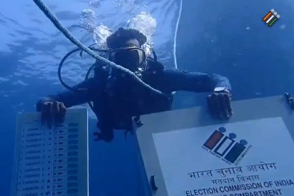 Chennai Scuba Divers Take Voting to New Depths: EC's Latest Voter Awareness Campaign Takes You 60ft Underwater | Watch