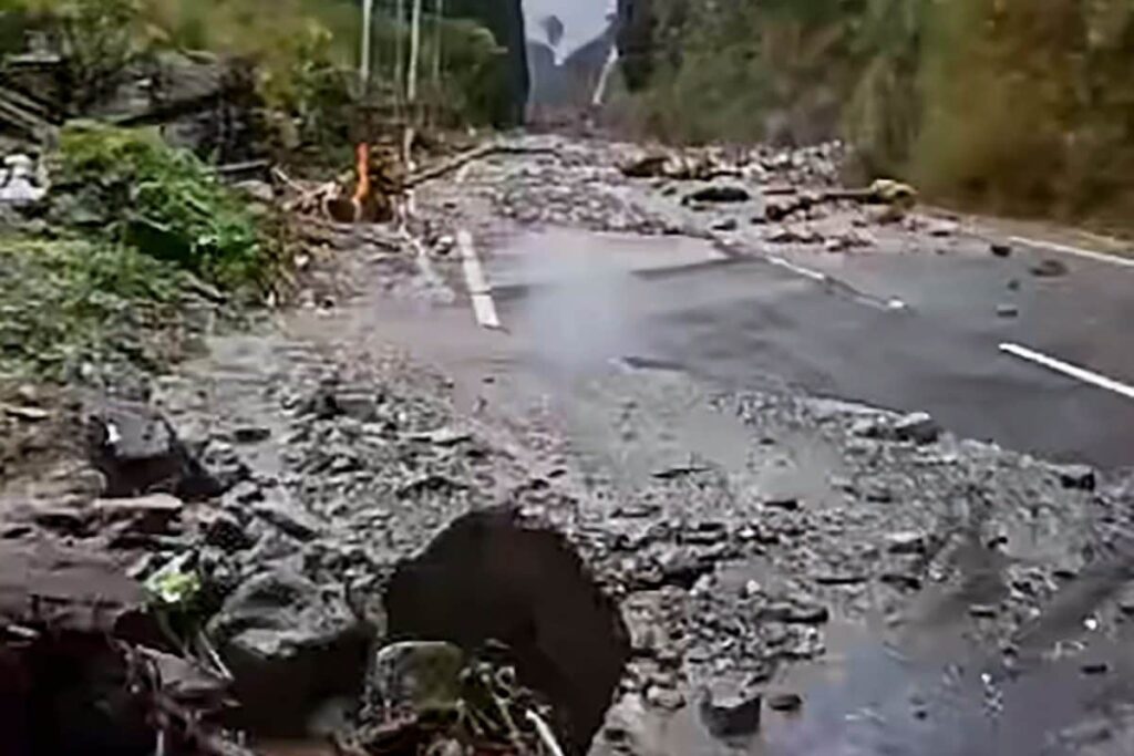 HP: Two Dead in Landslide in Shimla; 10 Injured in Bilaspur as Bus Falls from Bridge