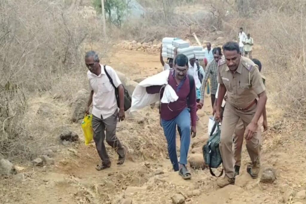 In Tamil Nadu’s Namakkal District, Govt Officials Spotted Carrying Voting Machines On Their Heads