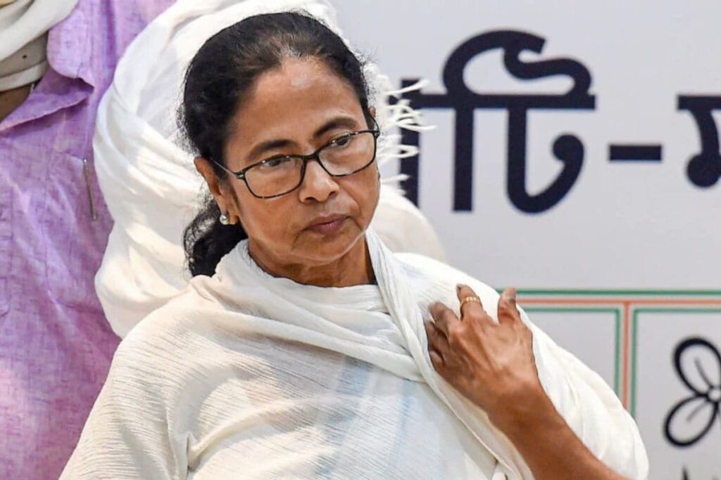 Mamata Banerjee Loses Control While Boarding Helicopter in Bengal's Durgapur, Injured