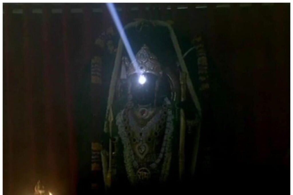 News18 Evening Digest: Ram Lalla's Surya Tilak; Dubai Malls Flooded Due to Heavy Rain and Other Top Stories