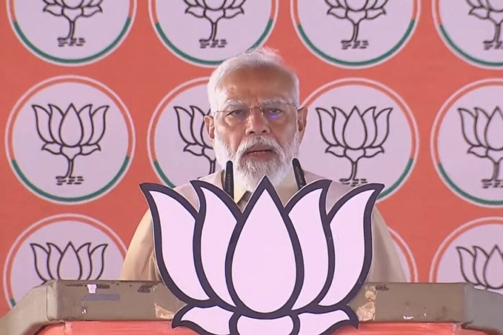 PM Modi Pays Tributes to Social Reformer Phule on Birth Anniversary