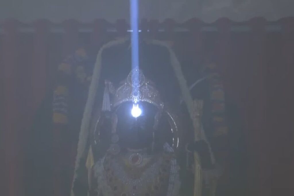 News18 Afternoon Digest: Sunrays Adorn Ram Lalla's Forehead On Ram Navami, Dubai Floods & Other Top Stories