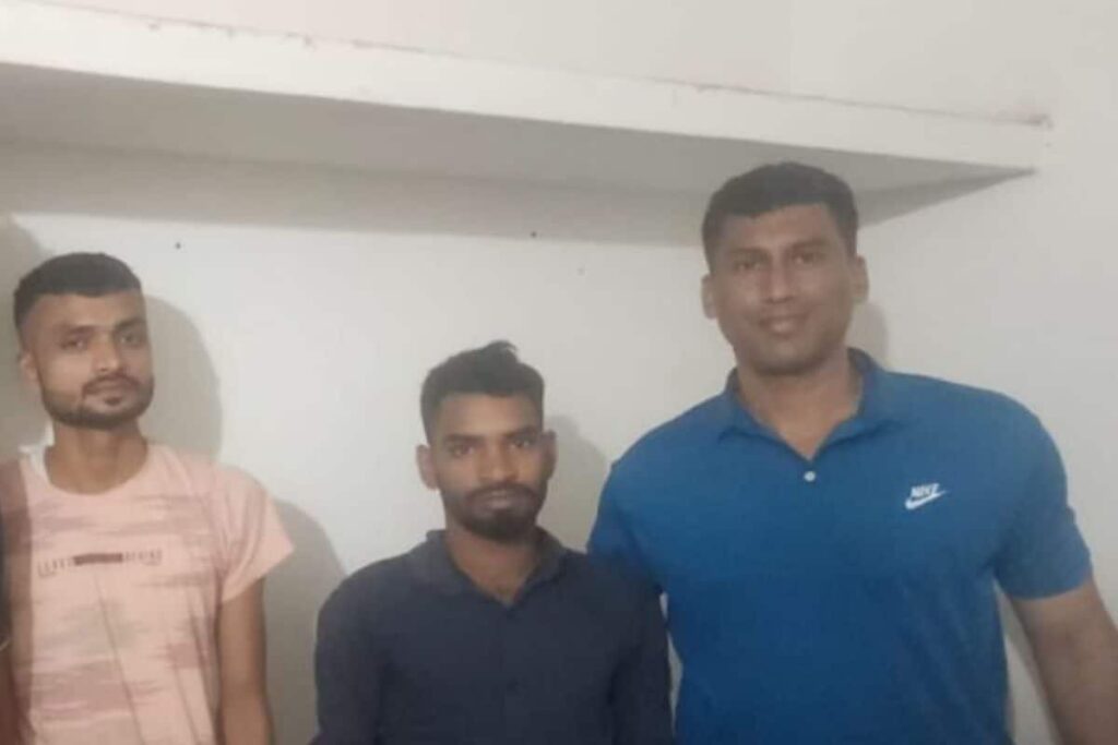 Salman Khan House Firing: Arrested from Gujarat's Bhuj, 2 'Shooters' to be Presented in Court Today; Their New Photo Goes Viral