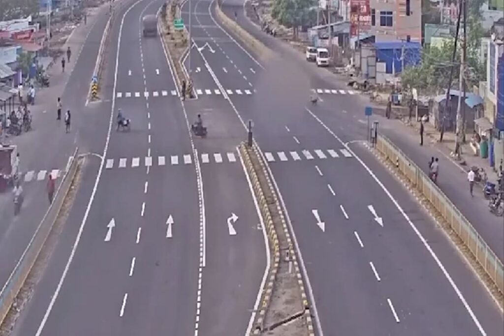 Speeding SUV Hits Moped Scooter On Tamil Nadu Highway, 5 Dead | Caught On Camera