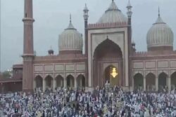Thousands Of Devotees Gather At Delhi's Jama Masjid To Offer Prayers On Eid-ul-Fitr | WATCH