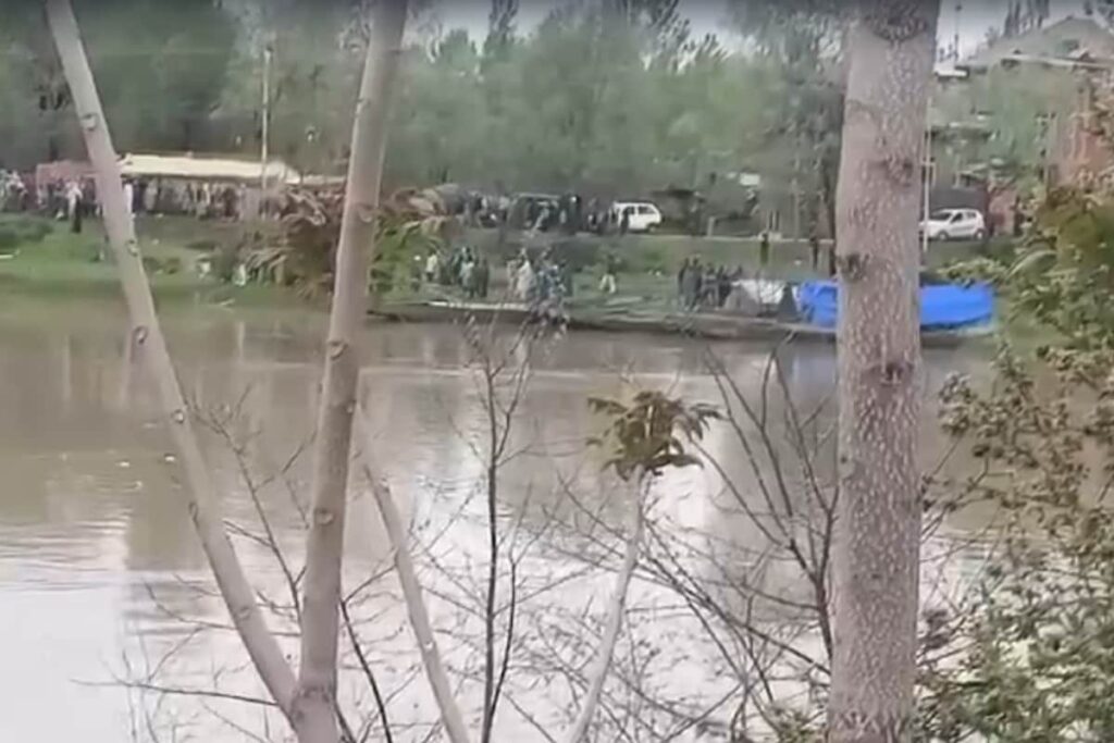 4 Dead, Several Missing as Boat Capsizes in Srinagar's Jhelum River, Rescue Op On