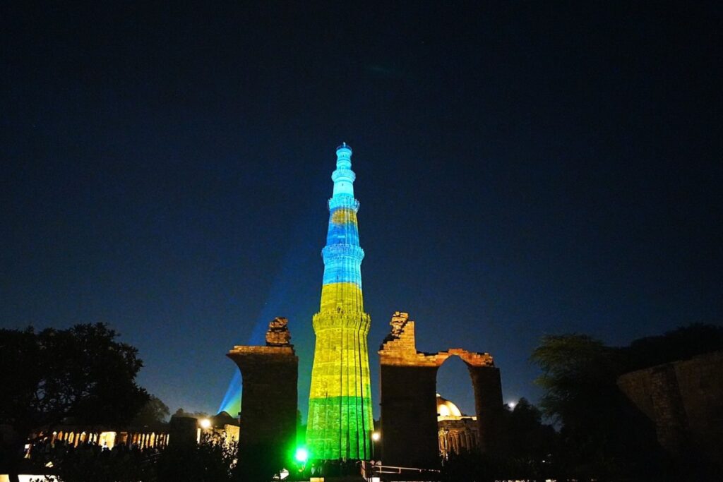 Qutub Minar Shines In Rwandan Colours In Remembrance of 1994 Genocide
