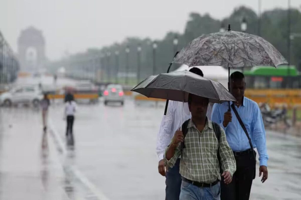 Delhi Witnesses Rain Amid Record-breaking Heat, Monsoon To Reach Kerala In Next 24 Hrs | Weather Updates