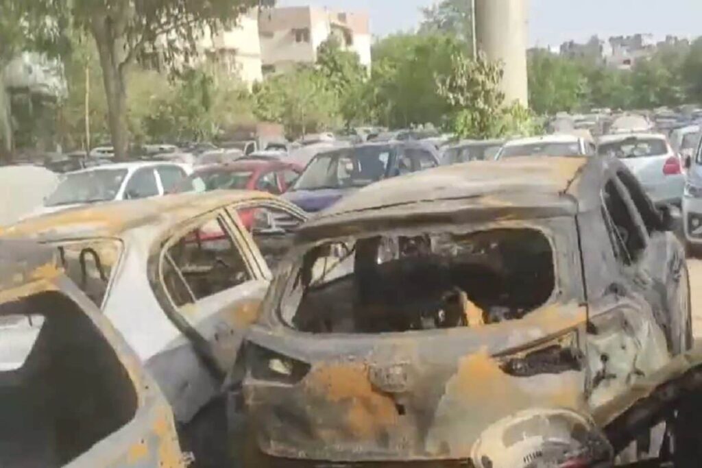 5 Shops Damaged in Chandni Chowk Blaze, 17 Cars Gutted by Fire in East Delhi