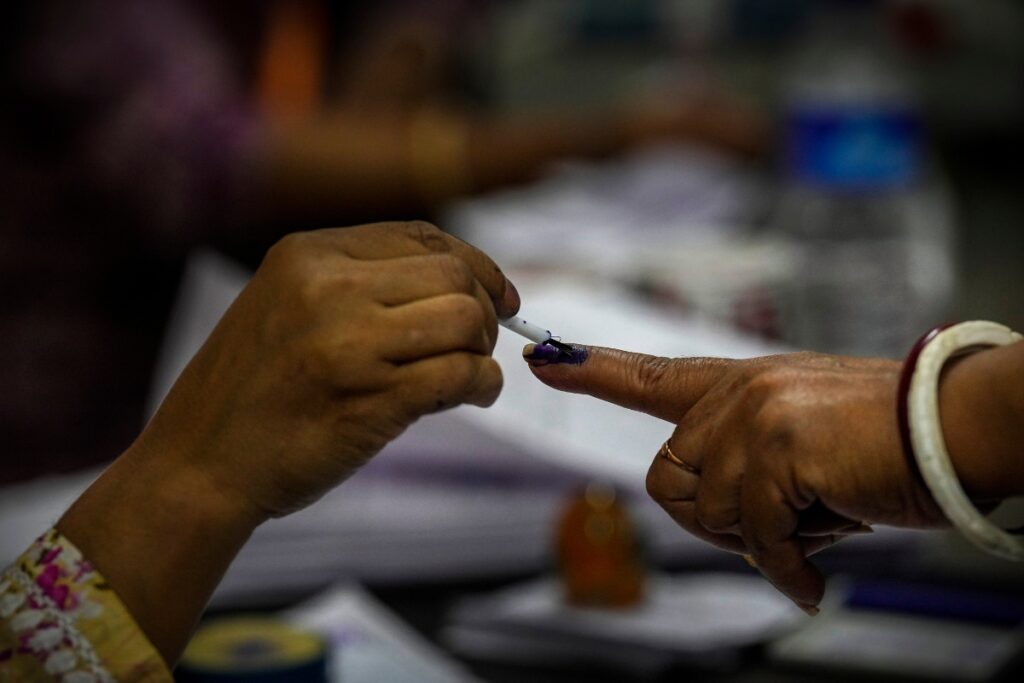 Bevy Of High-profile Candidates To Test Their Luck In 7 South Bengal LS Seats On Monday