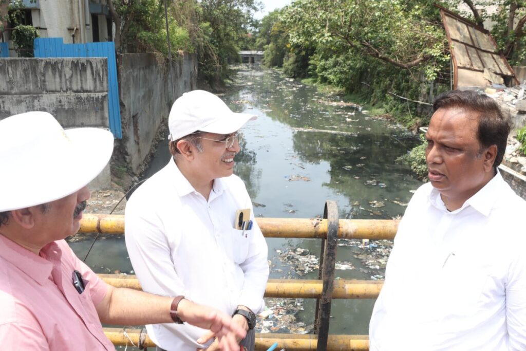 Ashish Shelar Inspects Mumbai's Drain Cleaning Work Ahead of Monsoon, Demands White Paper on BMC's Claims