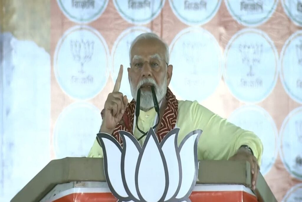 News18 Evening Digest: PM Modi Targets TMC Govt; Delhi Hospitals Receive Bomb Threat and Other Top Stories