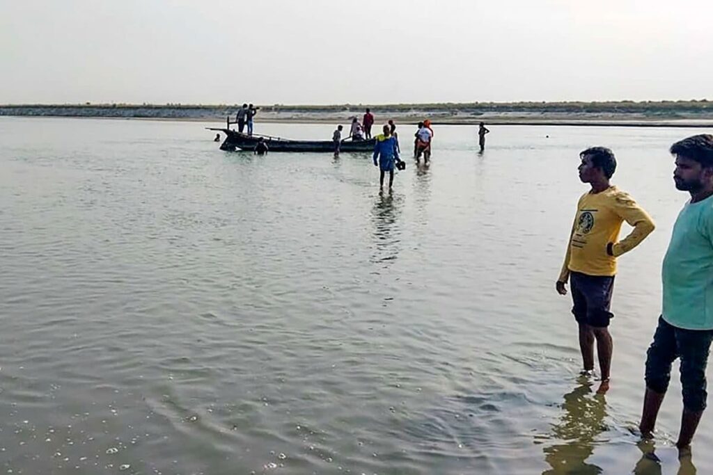 Teenage Boy Drowns in Saryu River While Taking Selfies in Uttar Pradesh's Ballia
