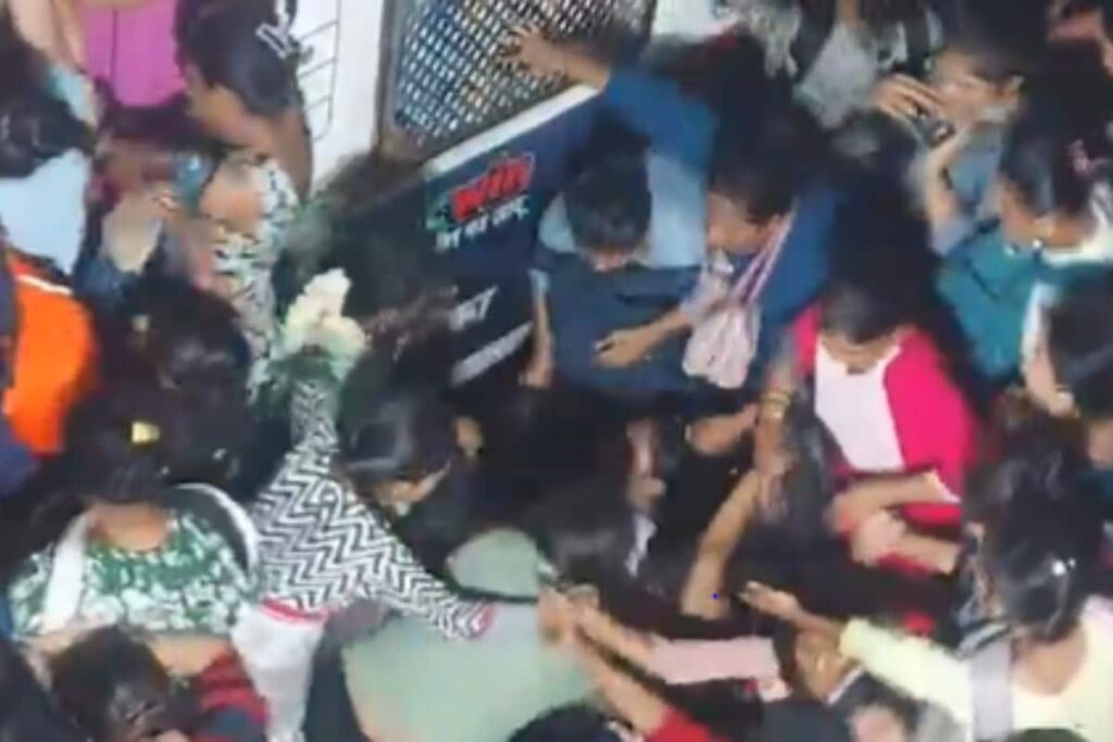 Stampede-Like Situation At Thane Station As Women Try Boarding Train After Storm, Rain | WATCH
