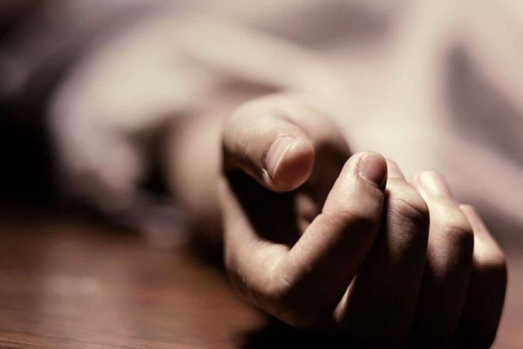 Man Hacks to Death 8 Members of His Family in MP's Chhindwara; Later Hangs Himself